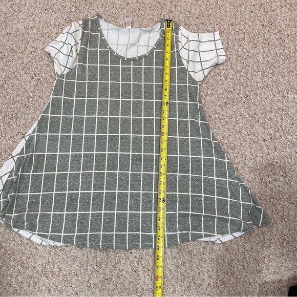 LulaRoe Top Bundle - Picture 13 of 13